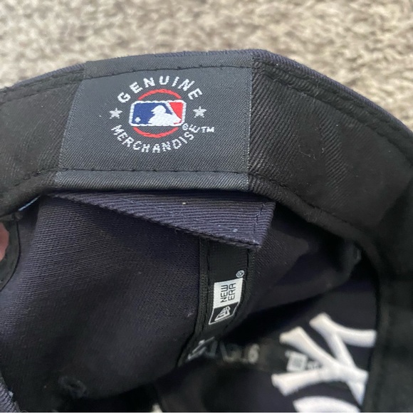 New Era 9Twenty NY Yankees Ball Cap - Picture 6 of 7